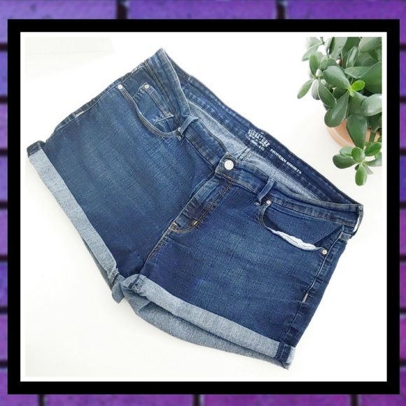 Levi's Pants - LEVI'S SIGNATURE Cuffed Cut-Off Shorts #j1054B